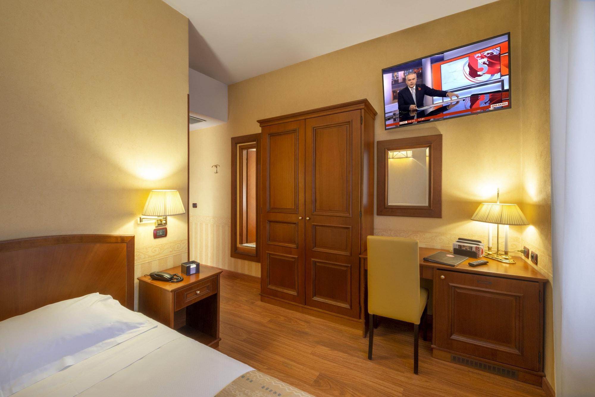 Lancaster Hotel Milano Esterno foto
