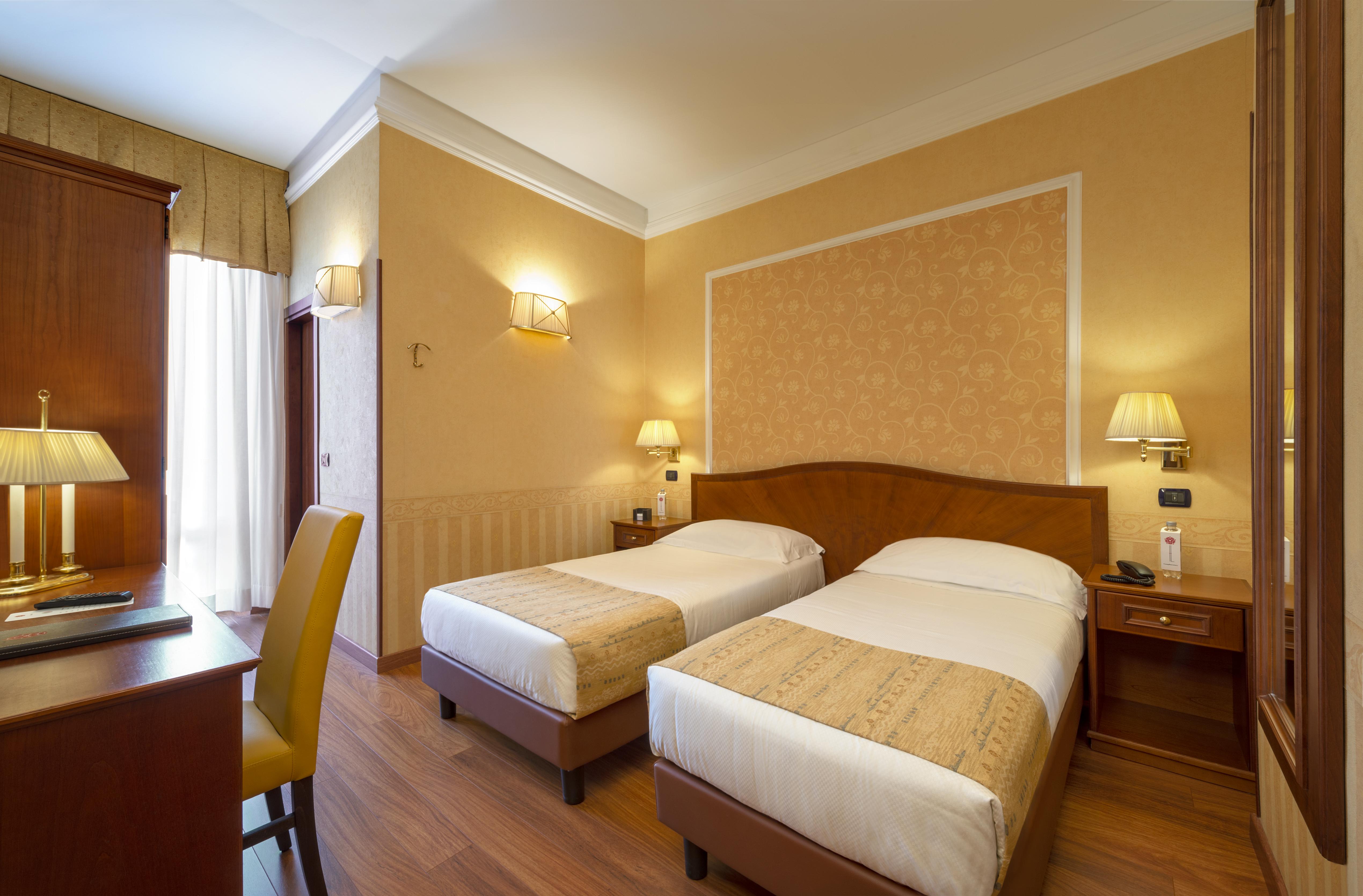 Lancaster Hotel Milano Esterno foto