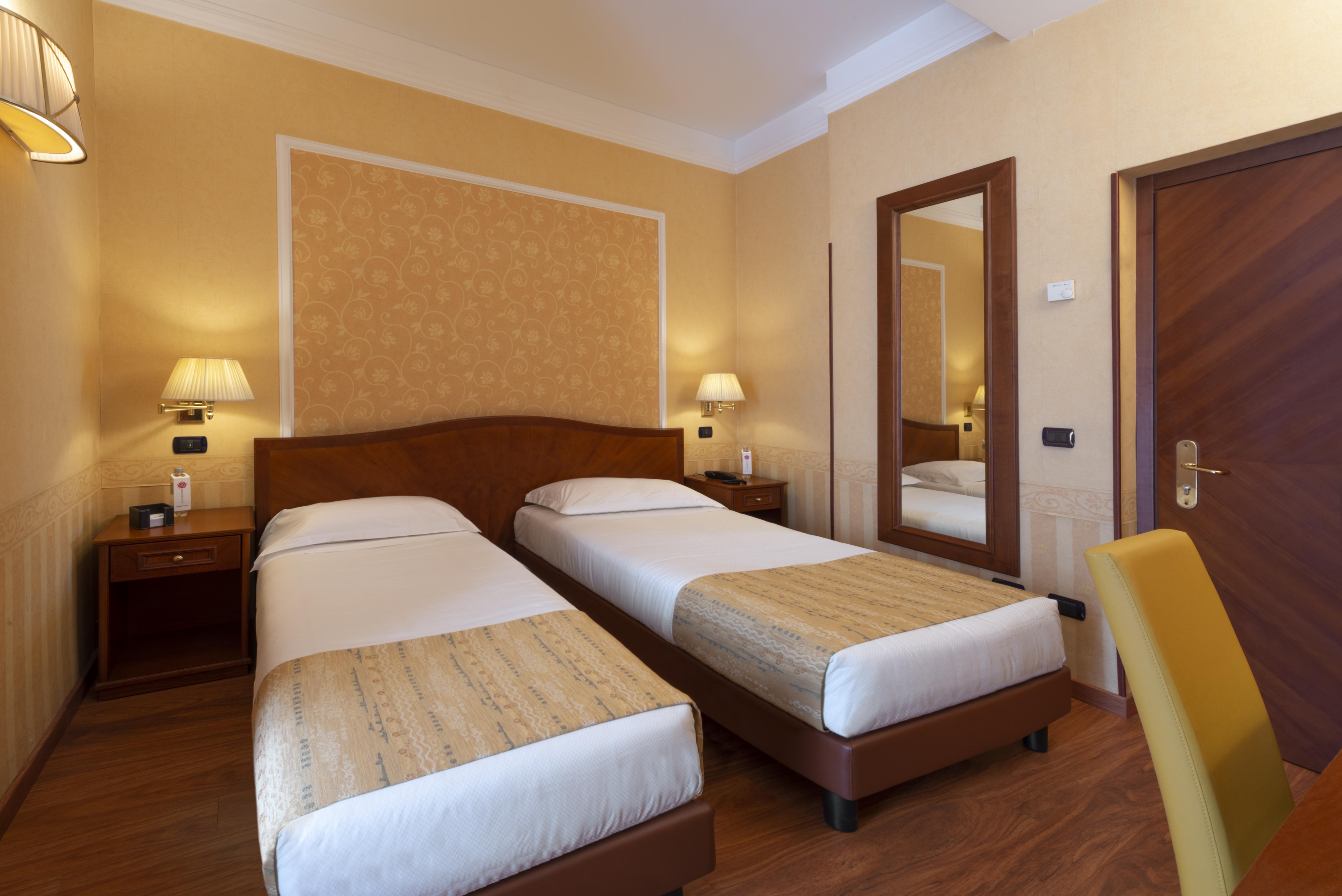 Lancaster Hotel Milano Esterno foto