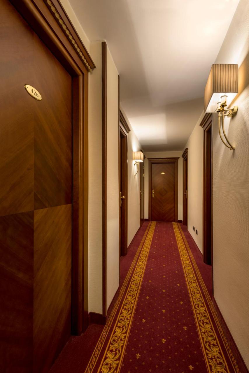 Lancaster Hotel Milano Esterno foto