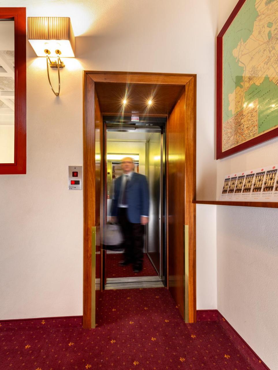 Lancaster Hotel Milano Esterno foto
